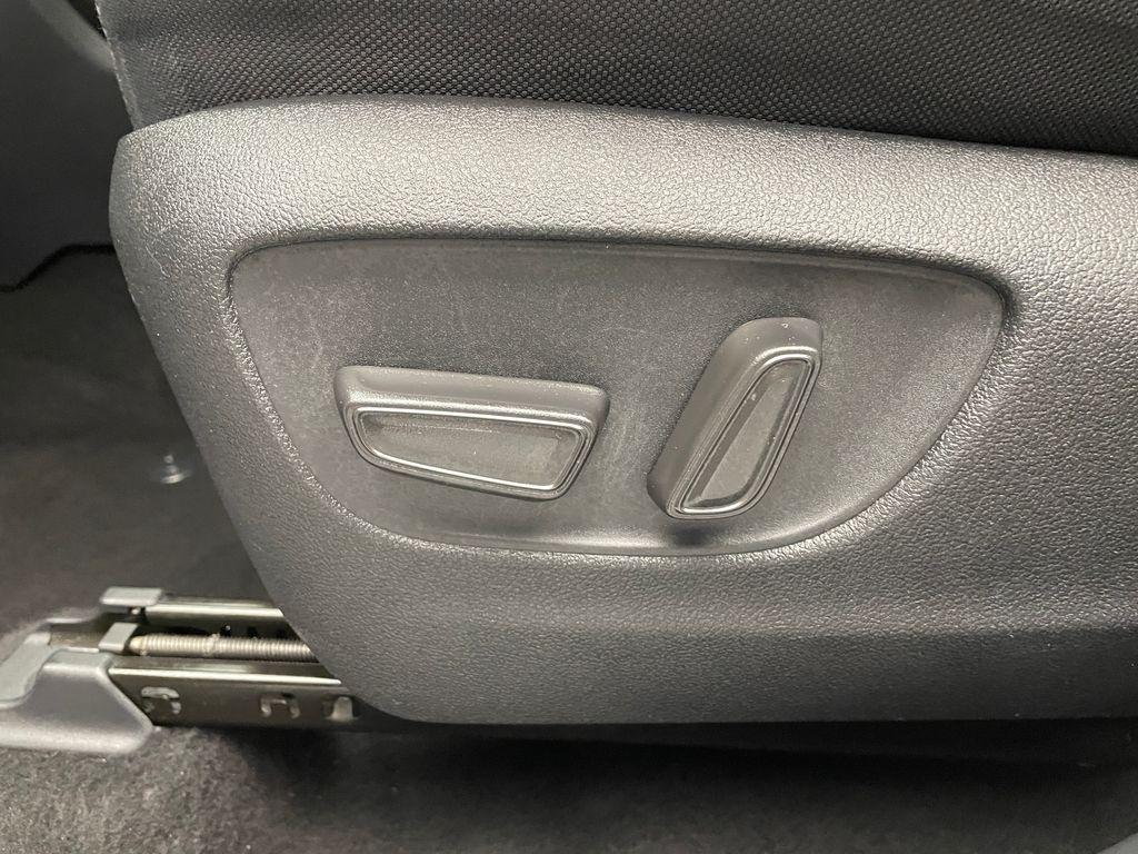 used 2023 Toyota Highlander car, priced at $32,900