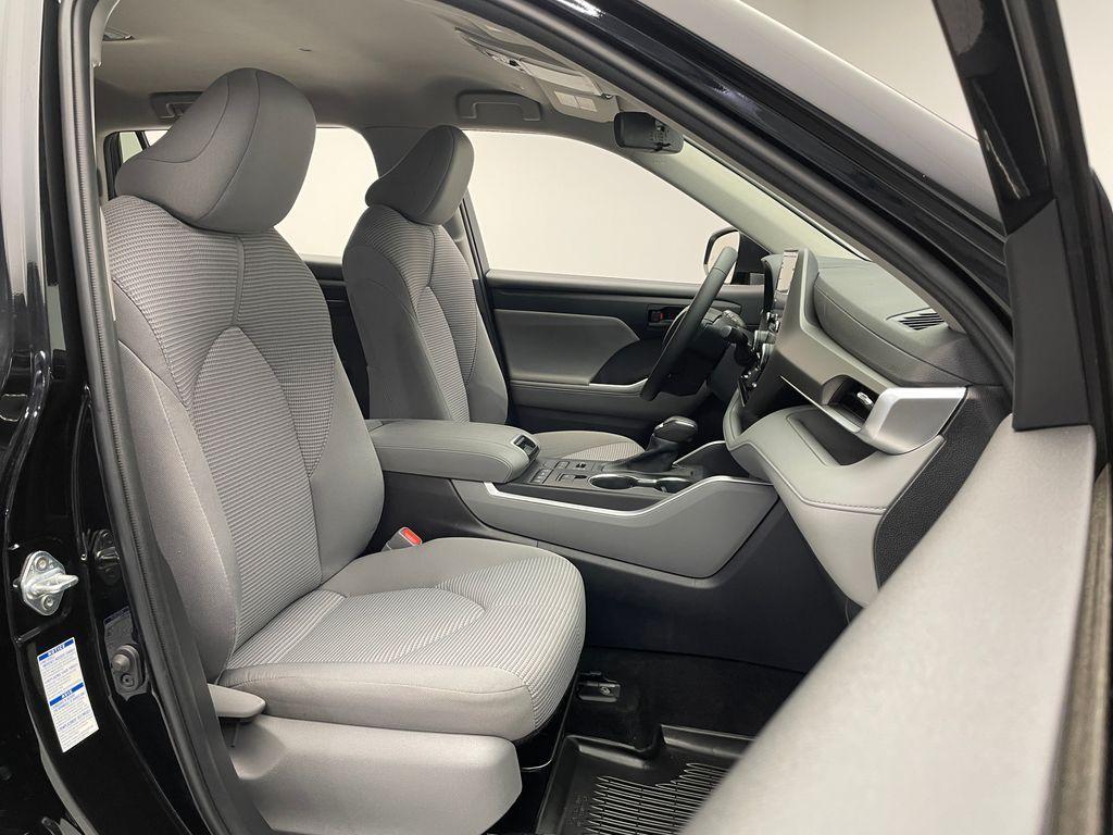 used 2022 Toyota Highlander car, priced at $32,900