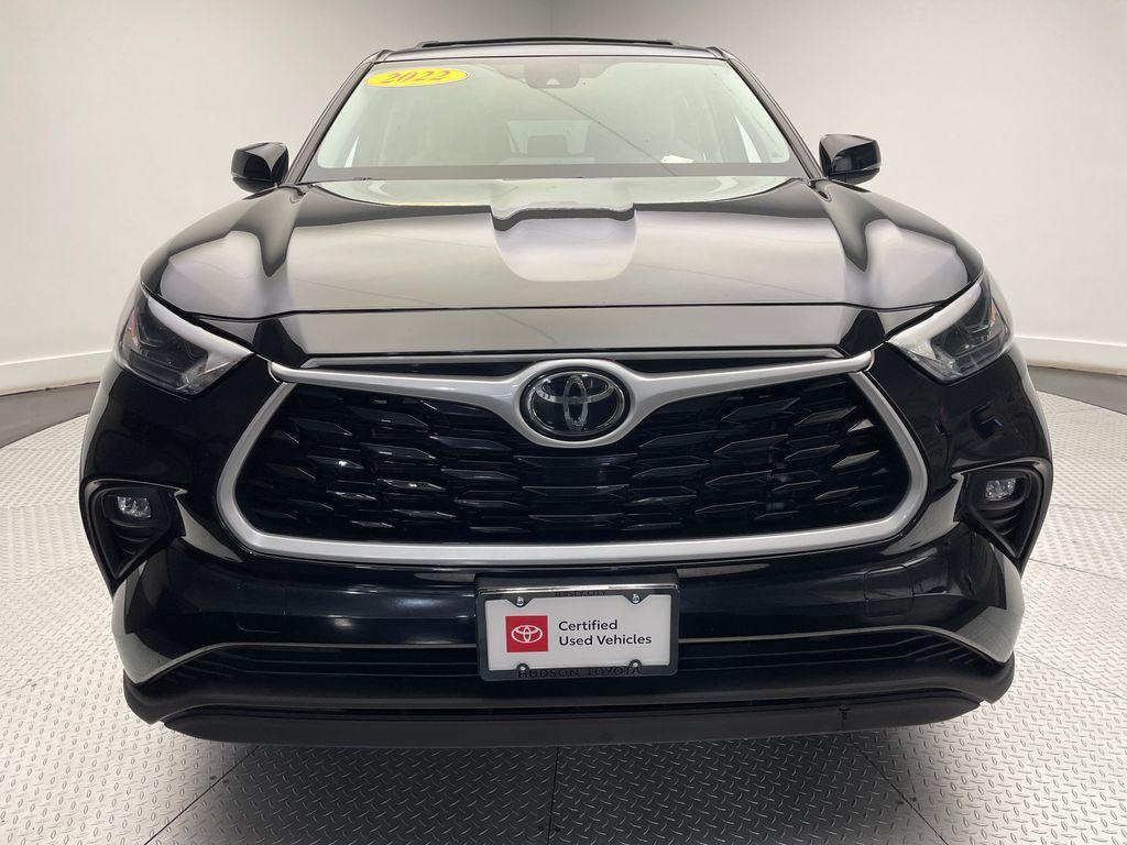 used 2022 Toyota Highlander car, priced at $32,900