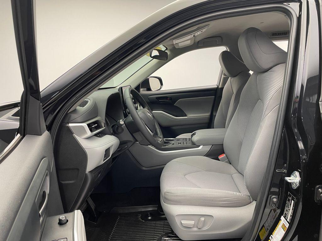 used 2022 Toyota Highlander car, priced at $32,900