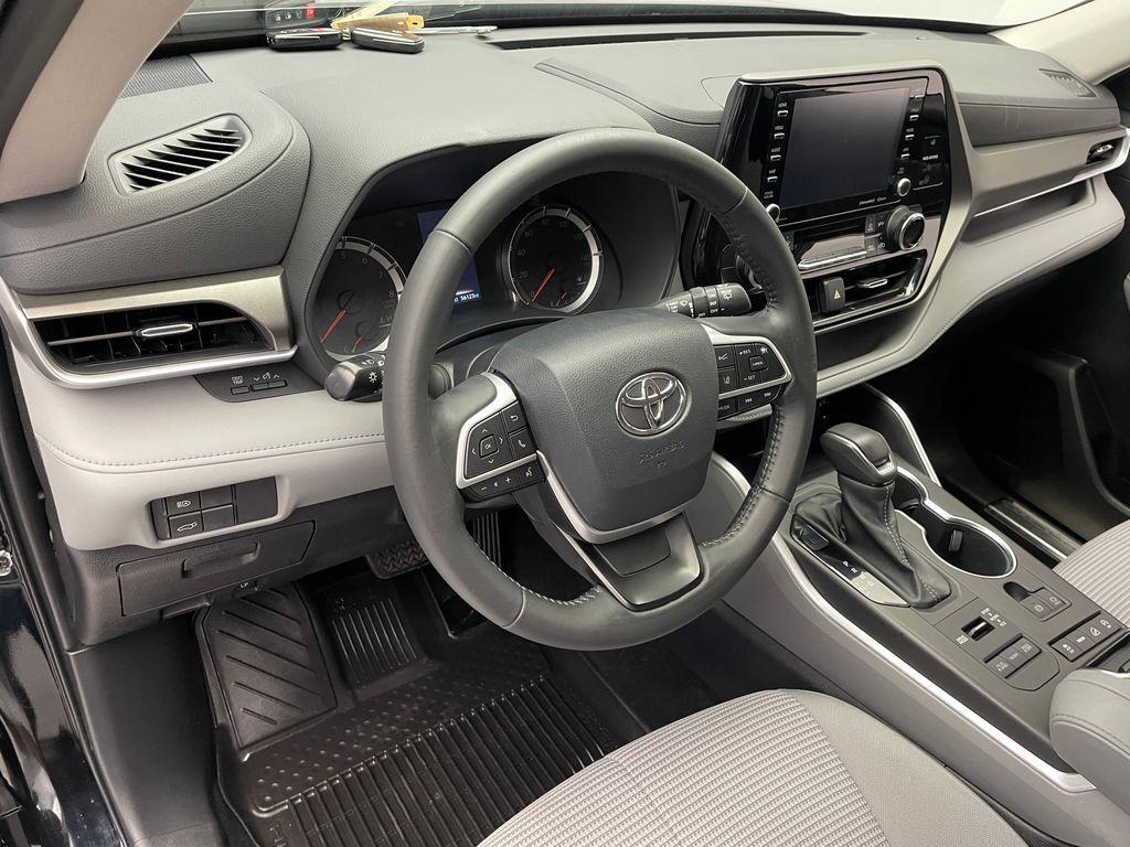 used 2022 Toyota Highlander car, priced at $32,900