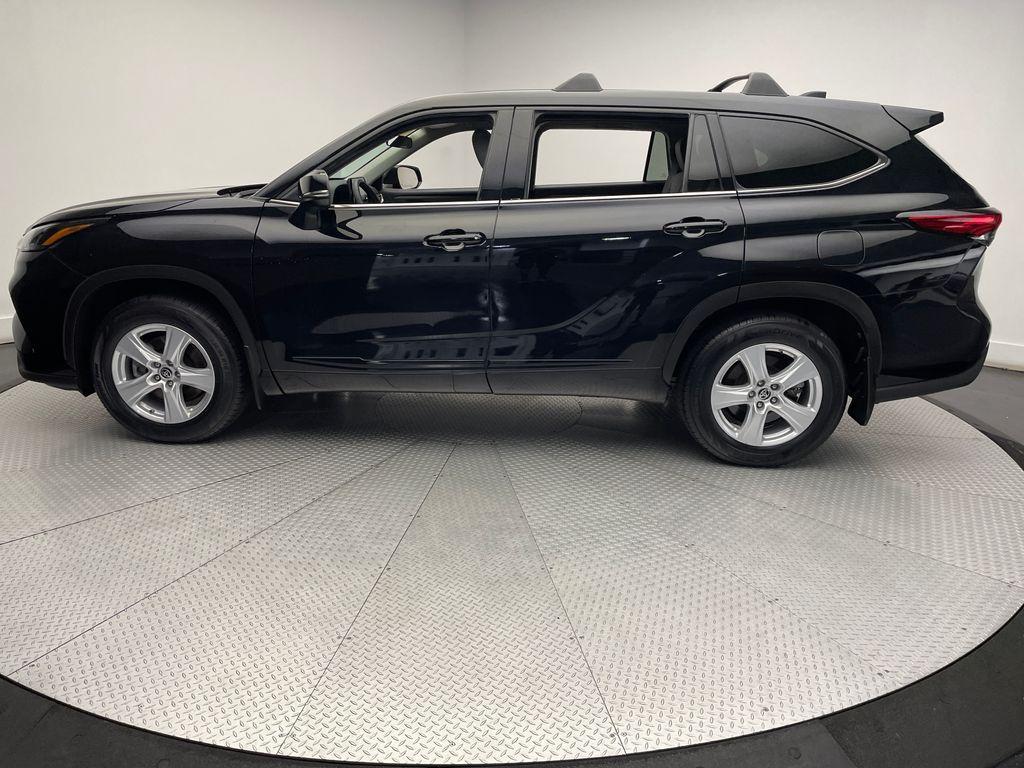 used 2022 Toyota Highlander car, priced at $32,900