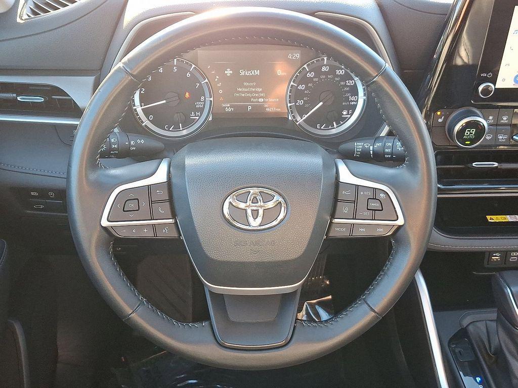 used 2023 Toyota Highlander car, priced at $40,900