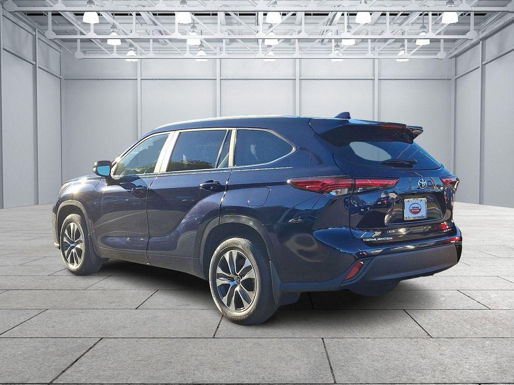 used 2023 Toyota Highlander car, priced at $40,900