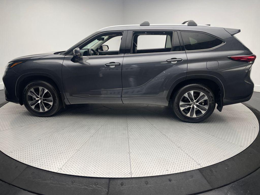 used 2022 Toyota Highlander car, priced at $32,900