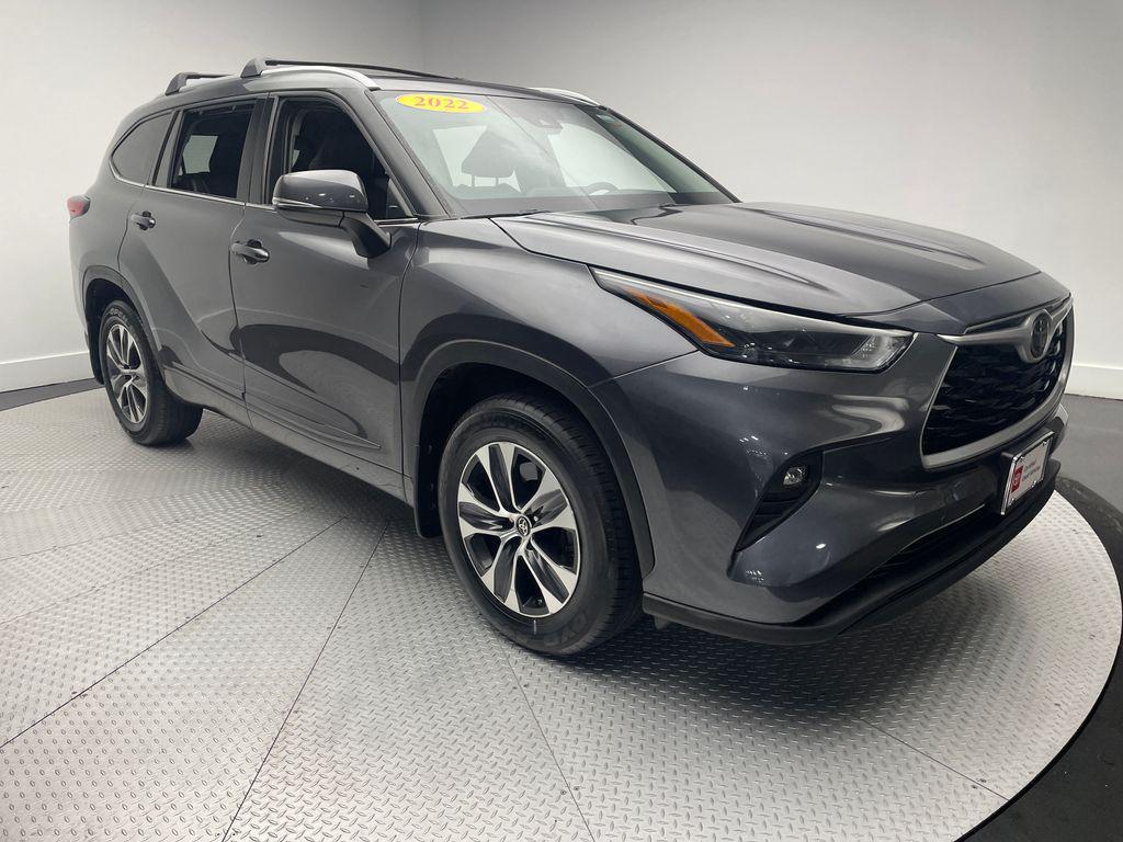 used 2022 Toyota Highlander car, priced at $32,900