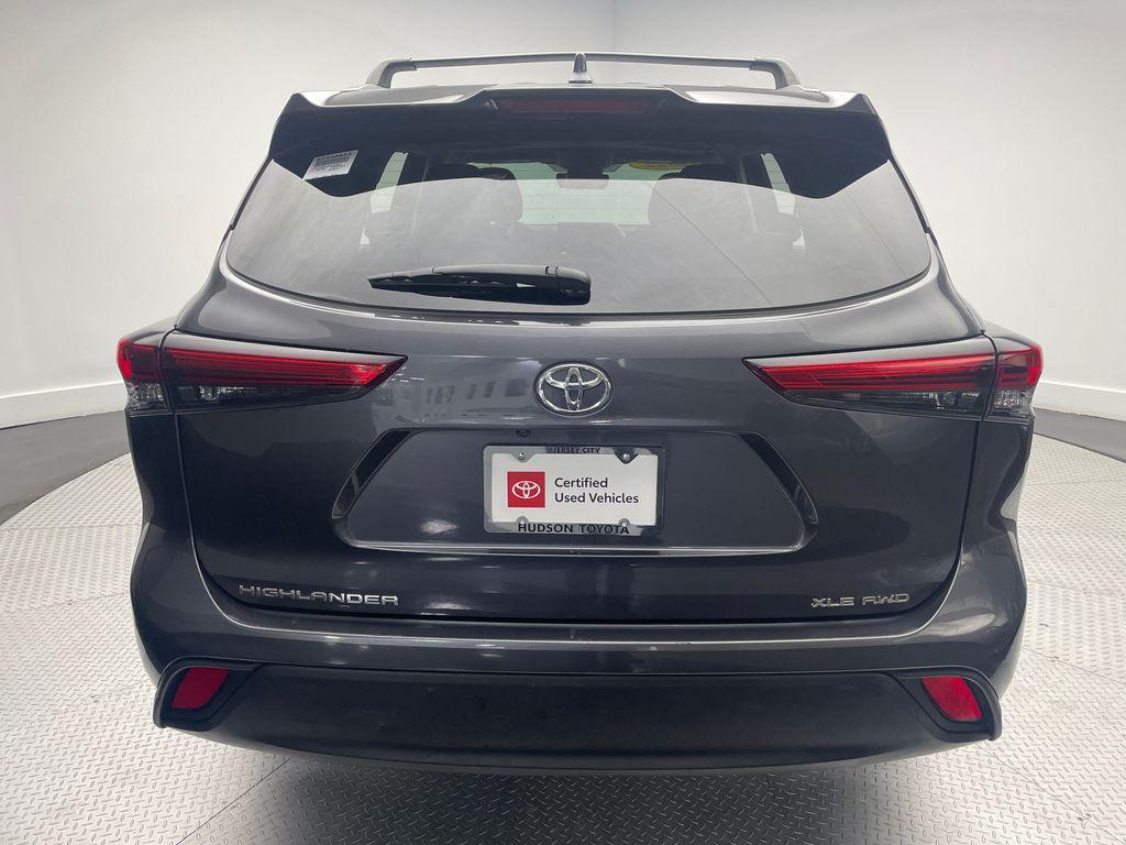 used 2022 Toyota Highlander car, priced at $32,900