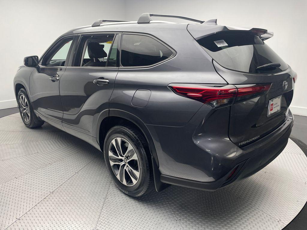 used 2022 Toyota Highlander car, priced at $32,900