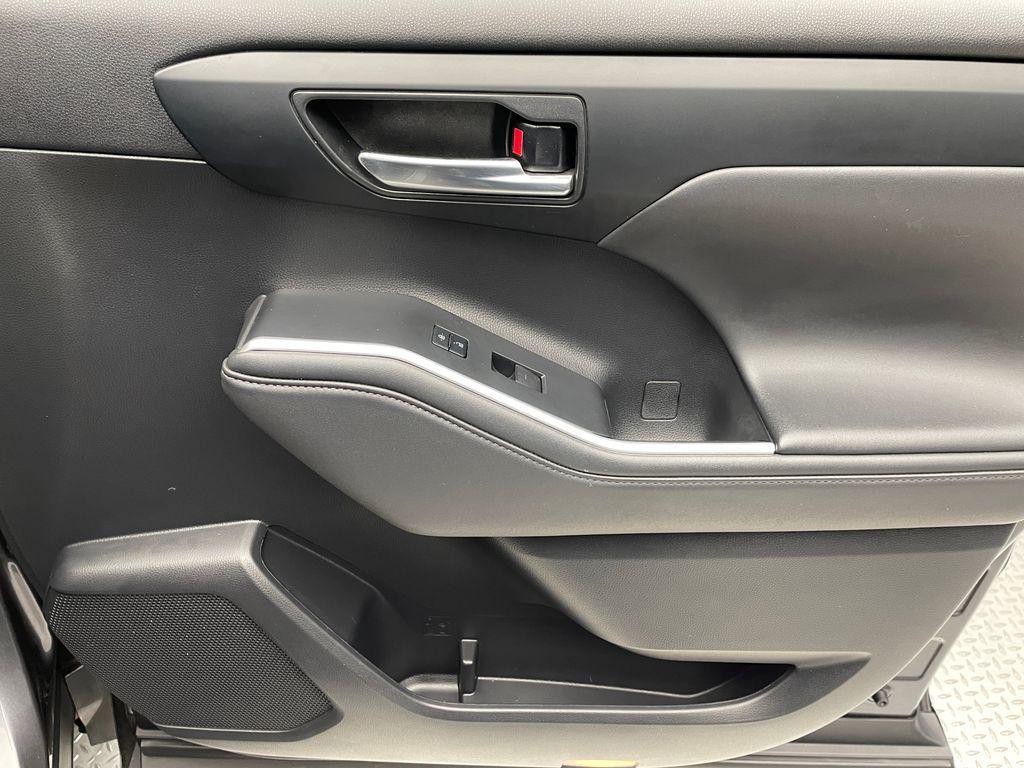 used 2022 Toyota Highlander car, priced at $32,900