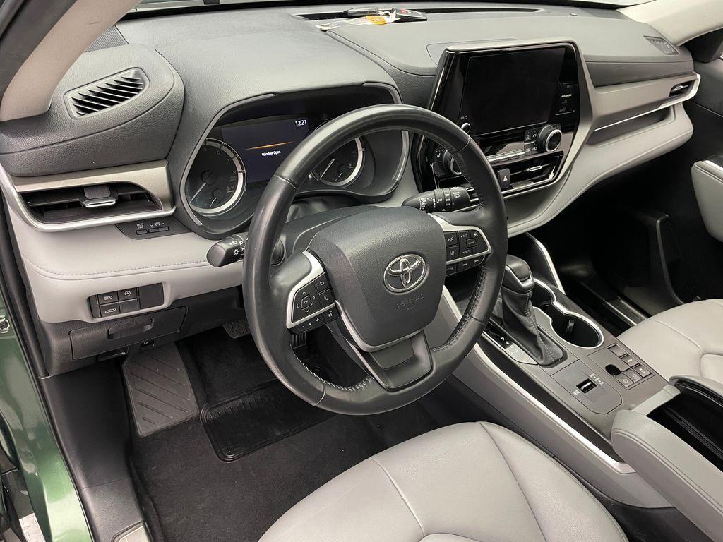 used 2023 Toyota Highlander car, priced at $35,900