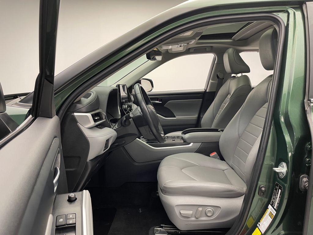 used 2023 Toyota Highlander car, priced at $35,900