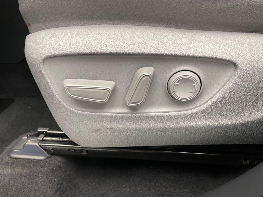 used 2023 Toyota Highlander car, priced at $35,900
