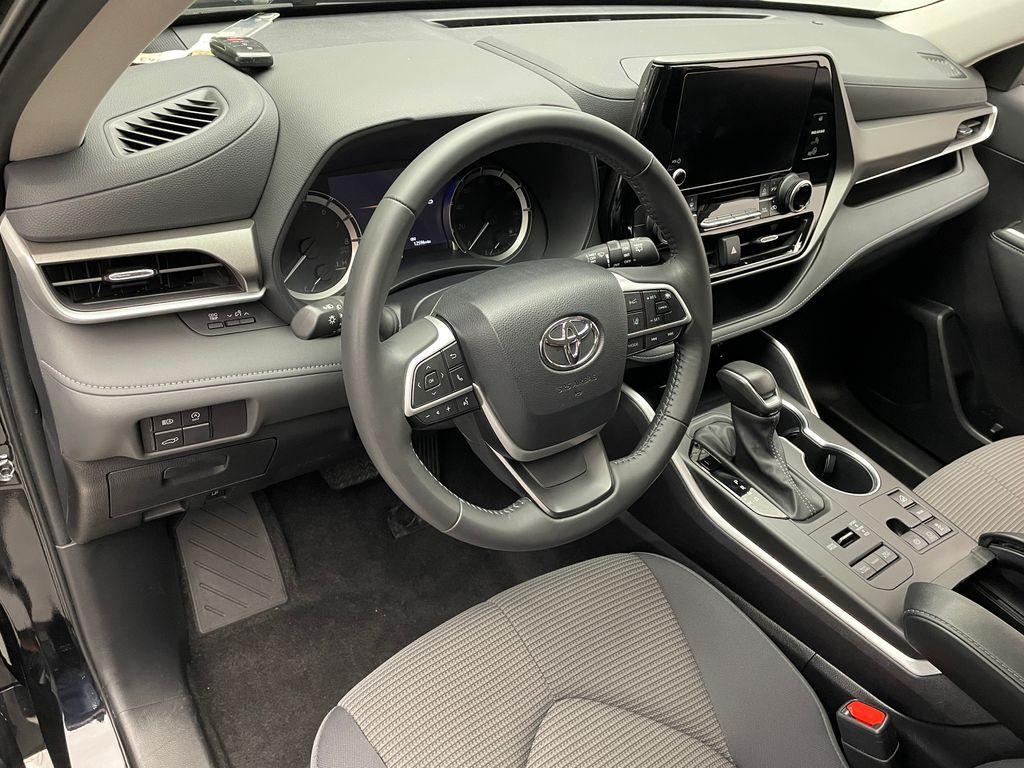 used 2024 Toyota Highlander car, priced at $43,900