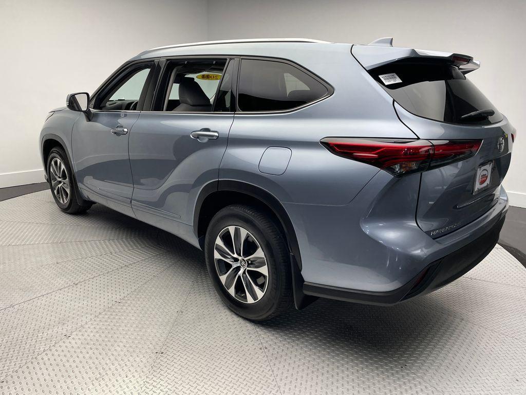 used 2021 Toyota Highlander car, priced at $31,000