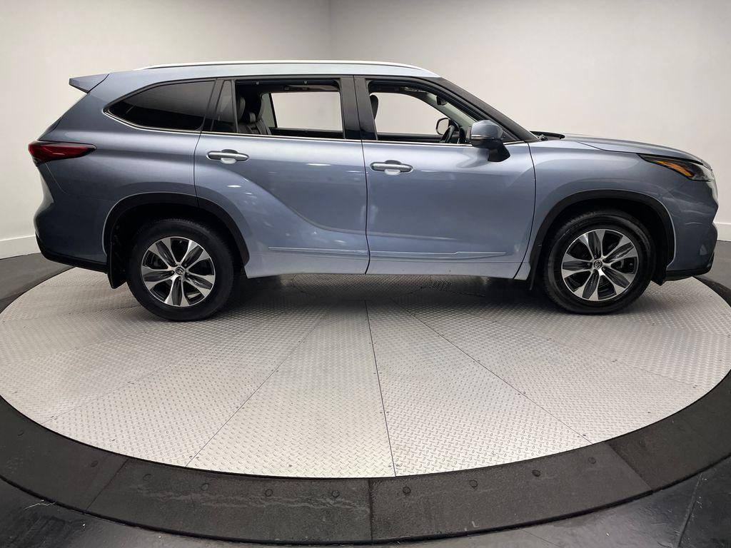 used 2021 Toyota Highlander car, priced at $31,000