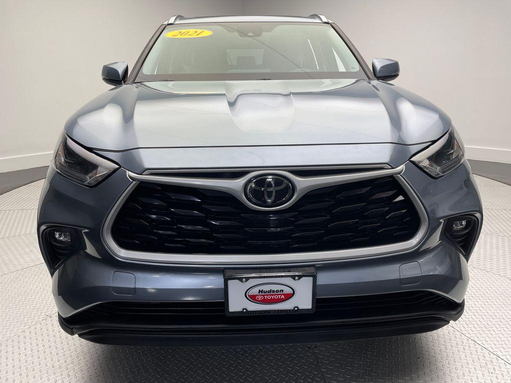 used 2021 Toyota Highlander car, priced at $31,000