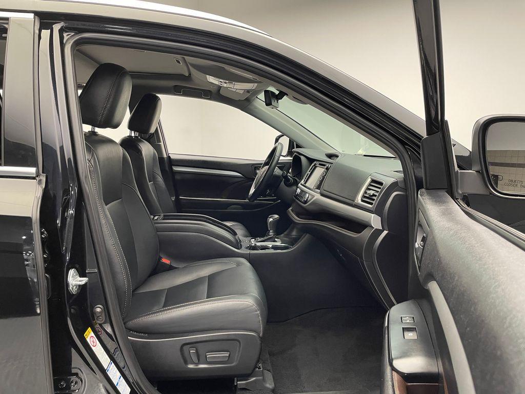 used 2019 Toyota Highlander car, priced at $25,900