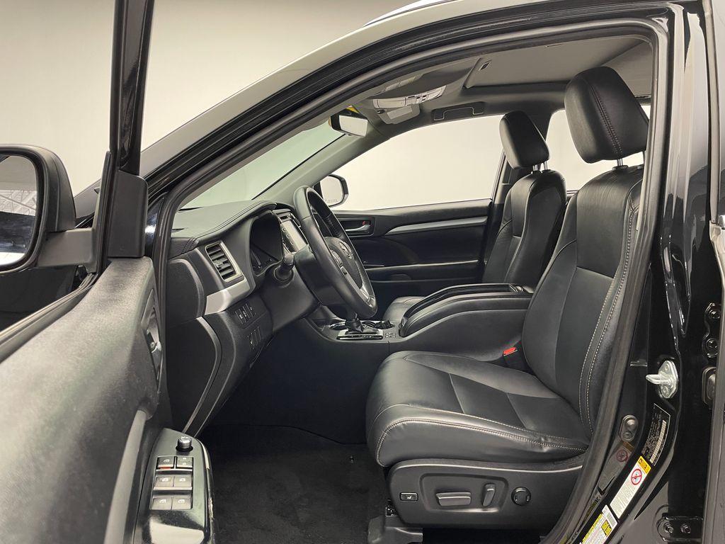 used 2019 Toyota Highlander car, priced at $25,900