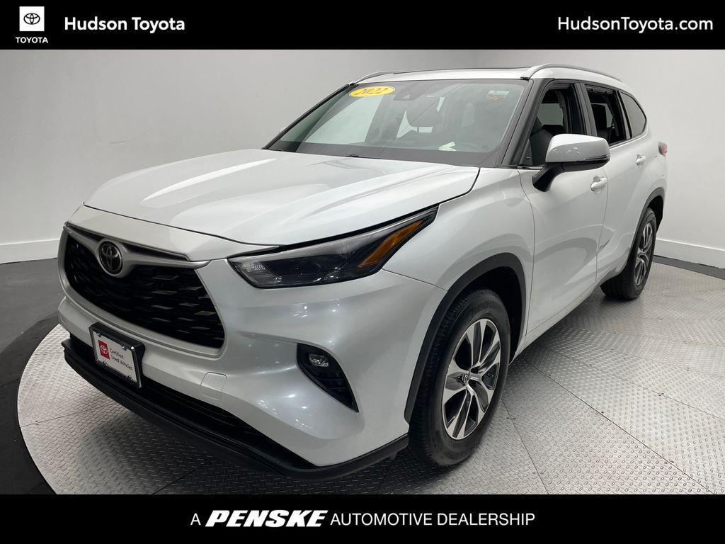 used 2022 Toyota Highlander car, priced at $36,900