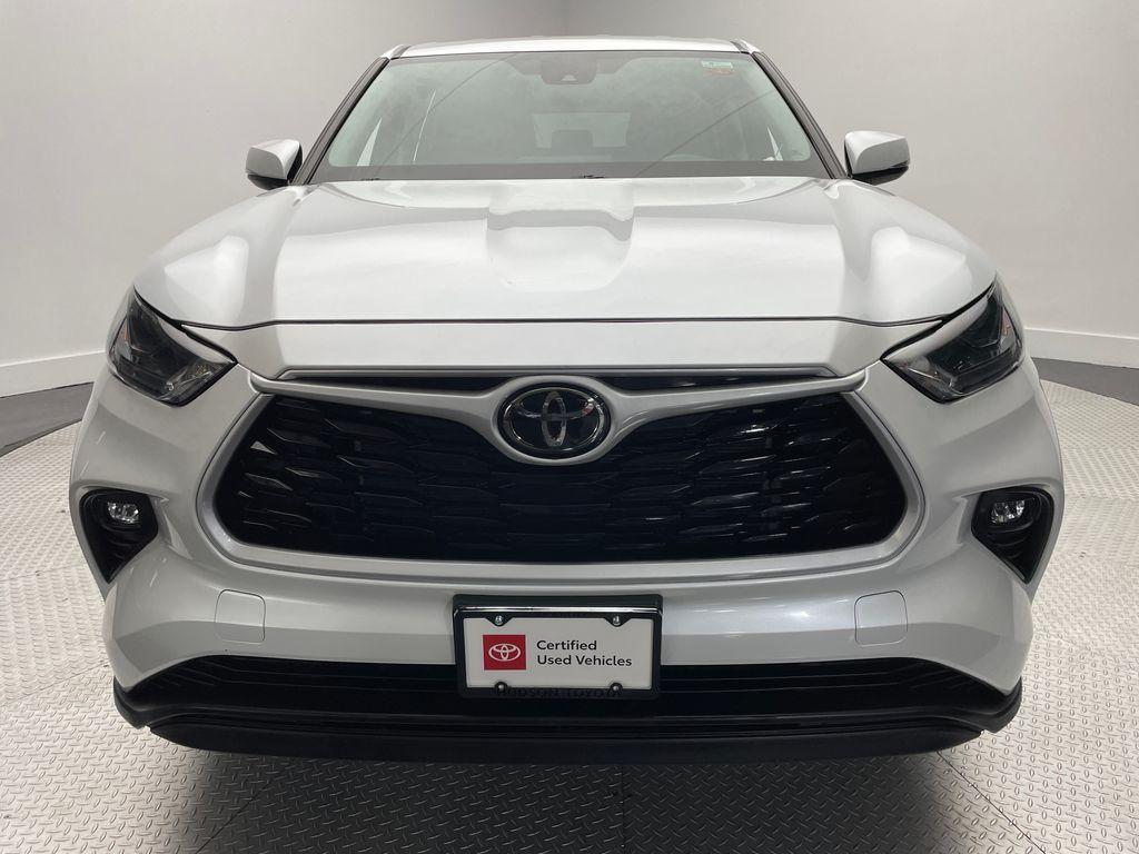 used 2023 Toyota Highlander car, priced at $33,900