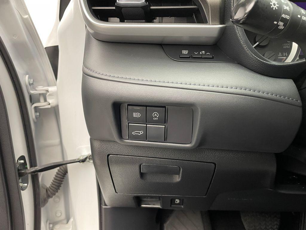 used 2023 Toyota Highlander car, priced at $33,900
