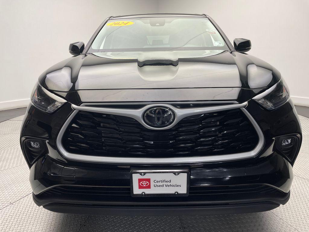 used 2024 Toyota Highlander car, priced at $38,900
