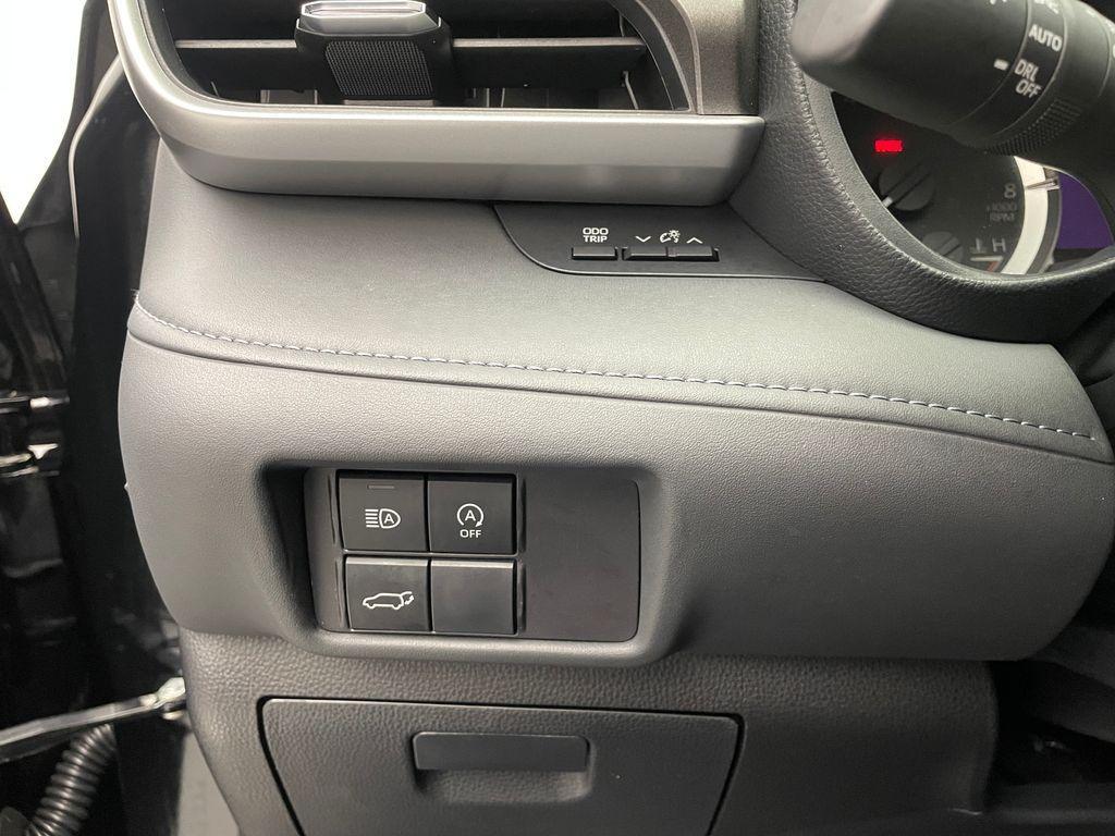 used 2024 Toyota Highlander car, priced at $38,900