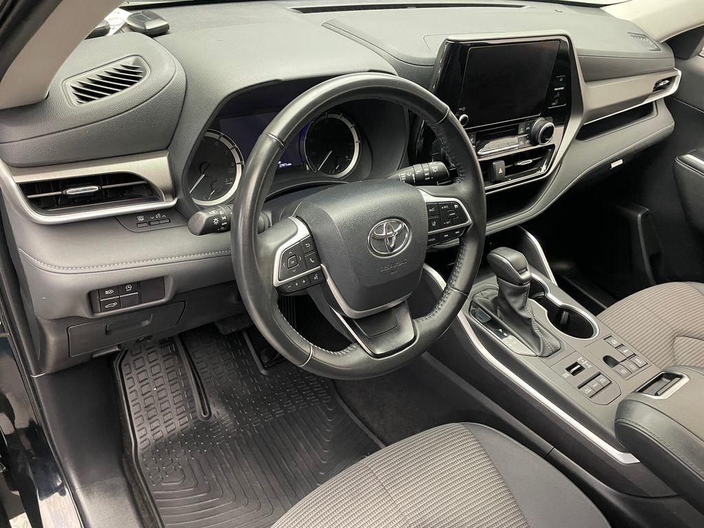 used 2024 Toyota Highlander car, priced at $38,900