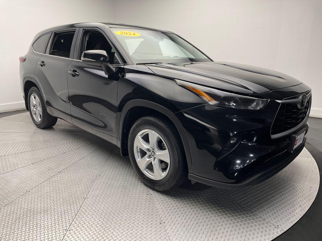 used 2024 Toyota Highlander car, priced at $38,900