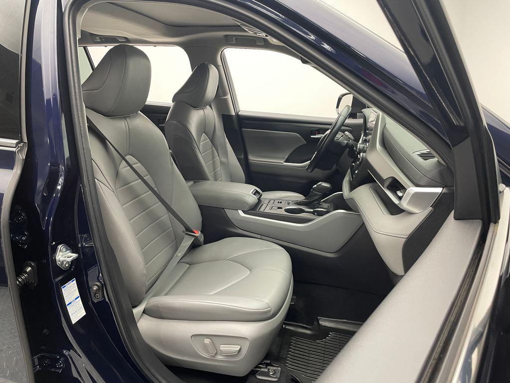 used 2022 Toyota Highlander car, priced at $36,000