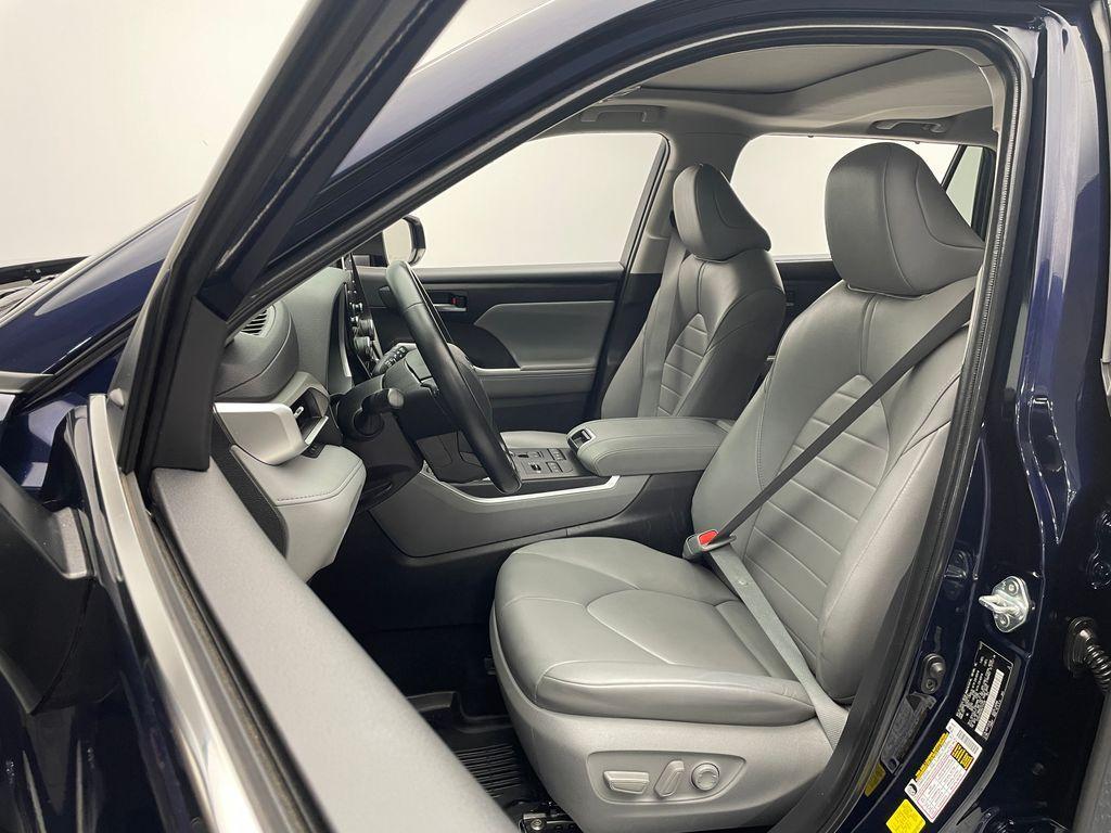 used 2022 Toyota Highlander car, priced at $36,000