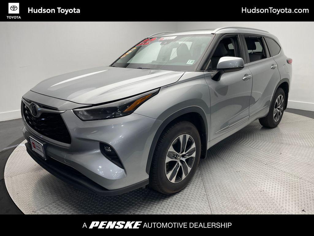 used 2022 Toyota Highlander car, priced at $33,900