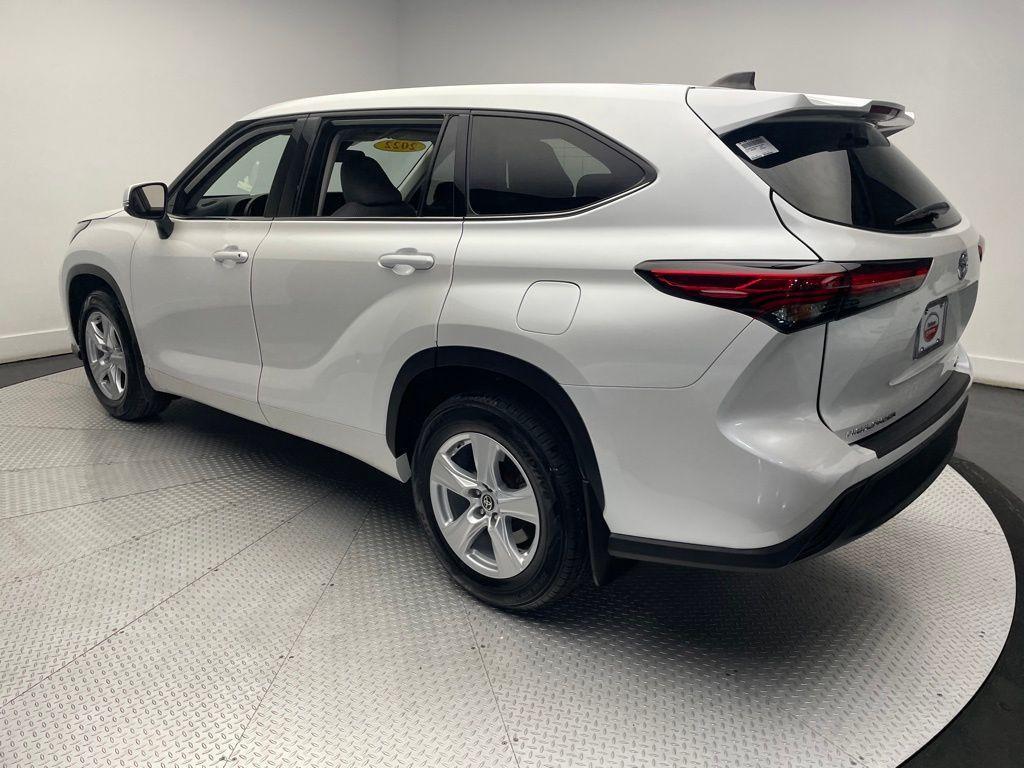 used 2022 Toyota Highlander car, priced at $33,500