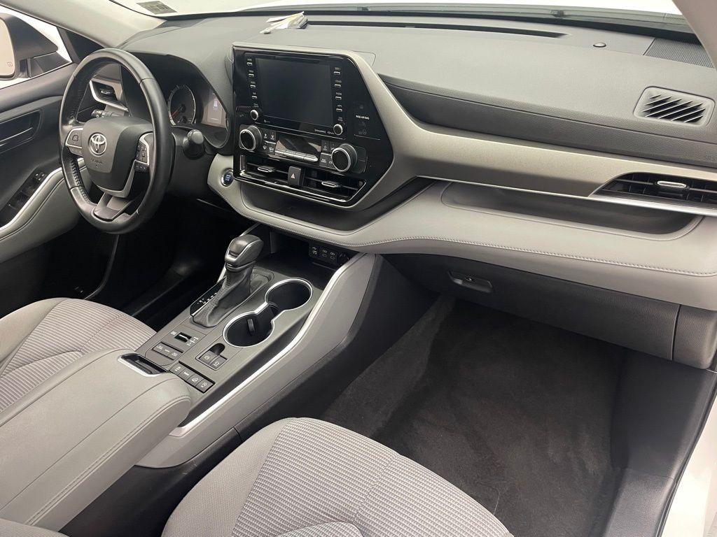 used 2022 Toyota Highlander car, priced at $33,500