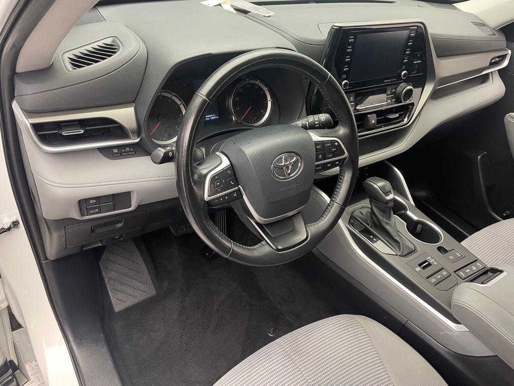 used 2022 Toyota Highlander car, priced at $33,500