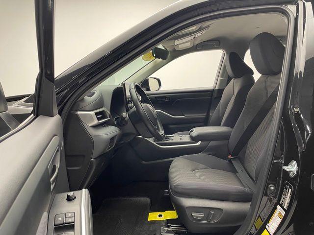 used 2023 Toyota Highlander car, priced at $33,900