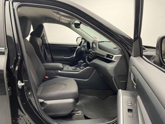 used 2023 Toyota Highlander car, priced at $33,900