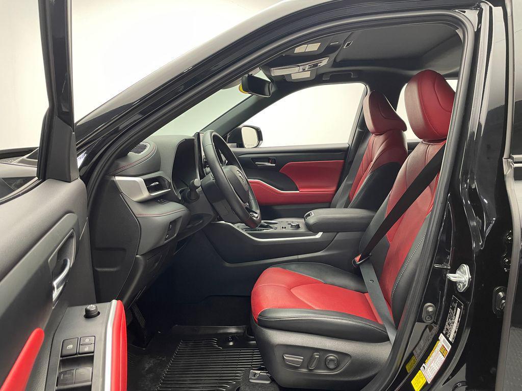 used 2024 Toyota Highlander car, priced at $46,900