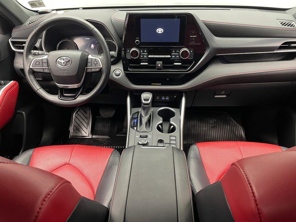 used 2024 Toyota Highlander car, priced at $46,900