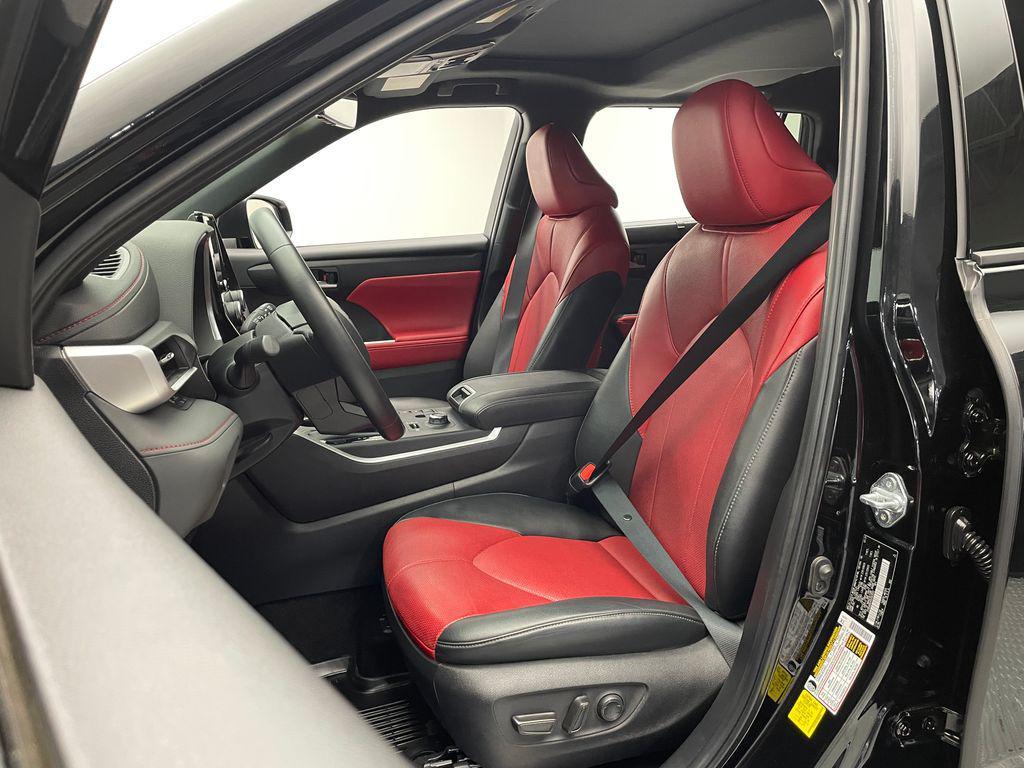 used 2024 Toyota Highlander car, priced at $46,900