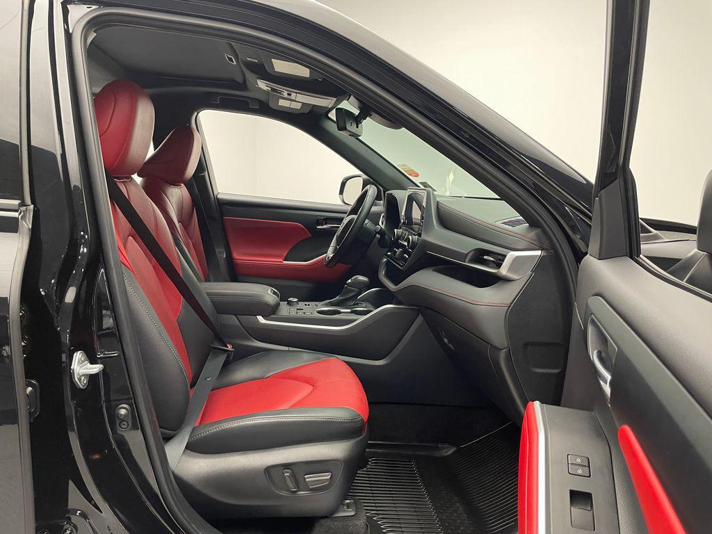 used 2024 Toyota Highlander car, priced at $46,900