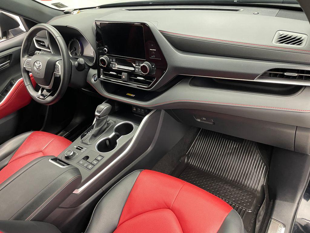used 2024 Toyota Highlander car, priced at $46,900
