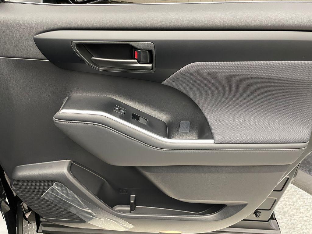 new 2025 Toyota Highlander car, priced at $43,293