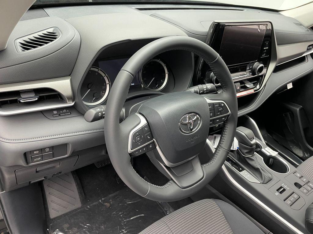 new 2025 Toyota Highlander car, priced at $43,293