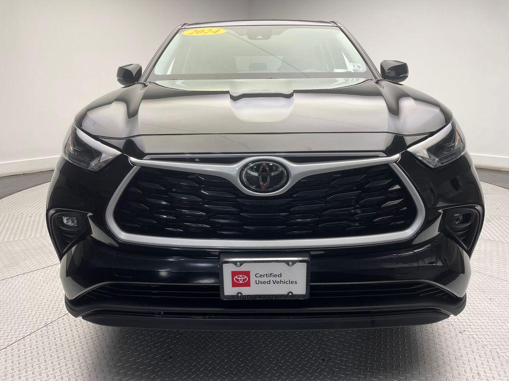 used 2024 Toyota Highlander car, priced at $39,900