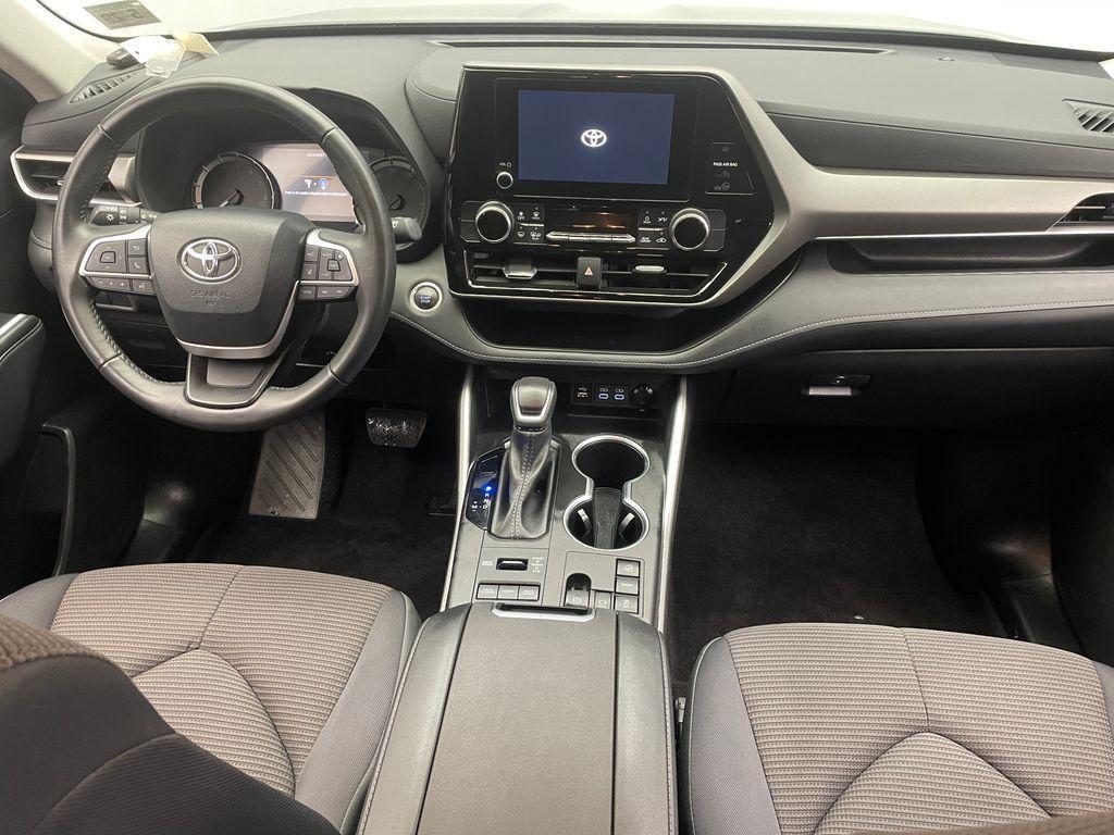 used 2024 Toyota Highlander car, priced at $39,900