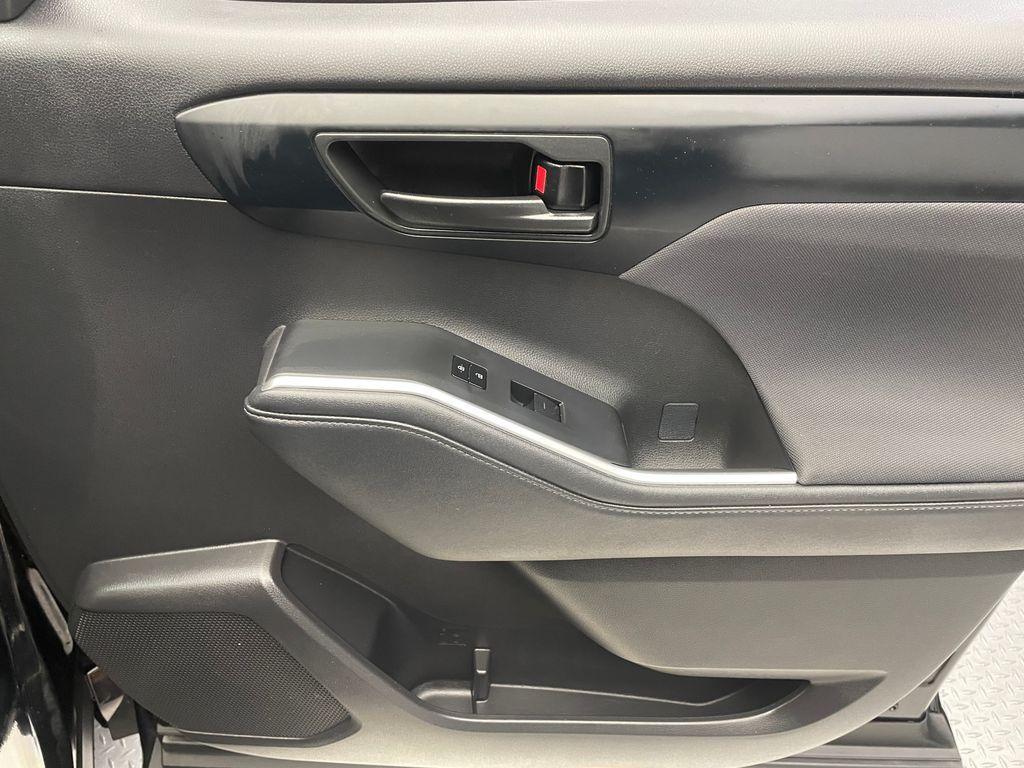 used 2024 Toyota Highlander car, priced at $39,900