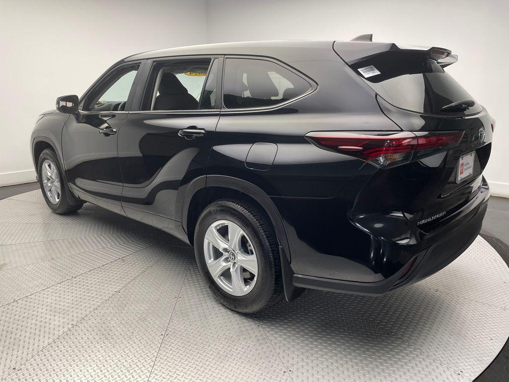 used 2024 Toyota Highlander car, priced at $39,900