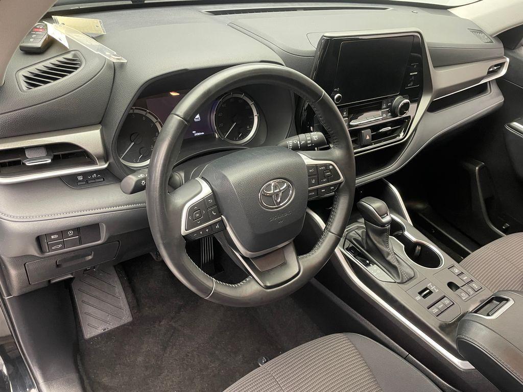 used 2024 Toyota Highlander car, priced at $39,900