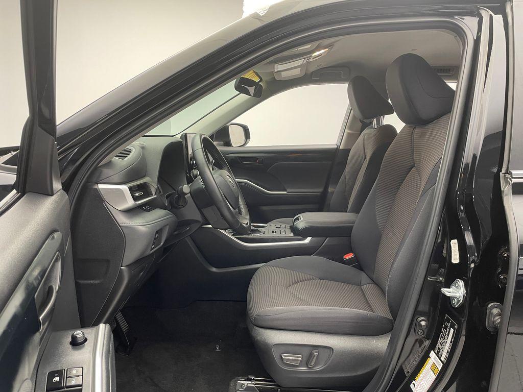 used 2024 Toyota Highlander car, priced at $39,900